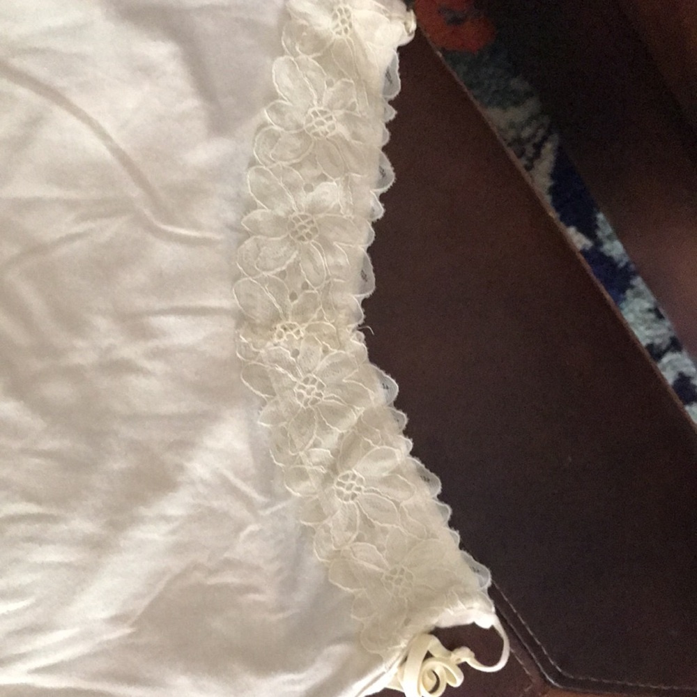 Bundle of Lace-Trimmed Cami Tank Top -Cream, Black, Sage green - Picture 2 of 6